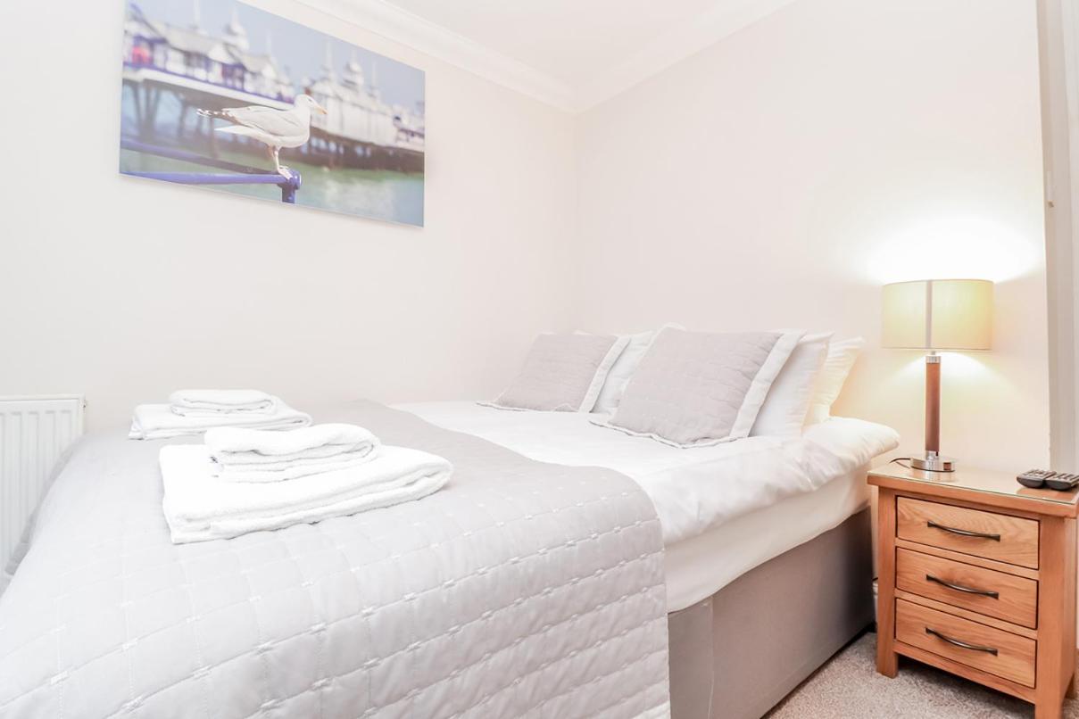 3 Queens Gardens Sea View Apartment Eastbourne Luaran gambar