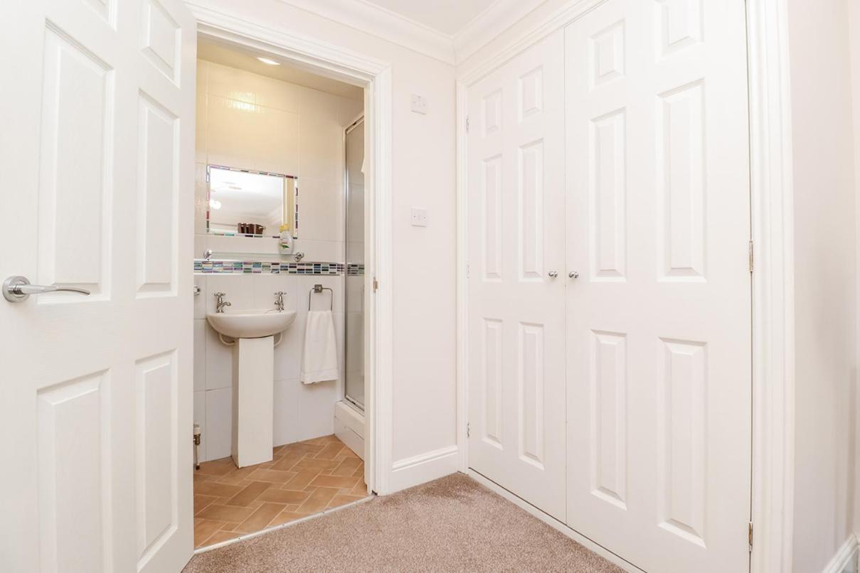 3 Queens Gardens Sea View Apartment Eastbourne Luaran gambar
