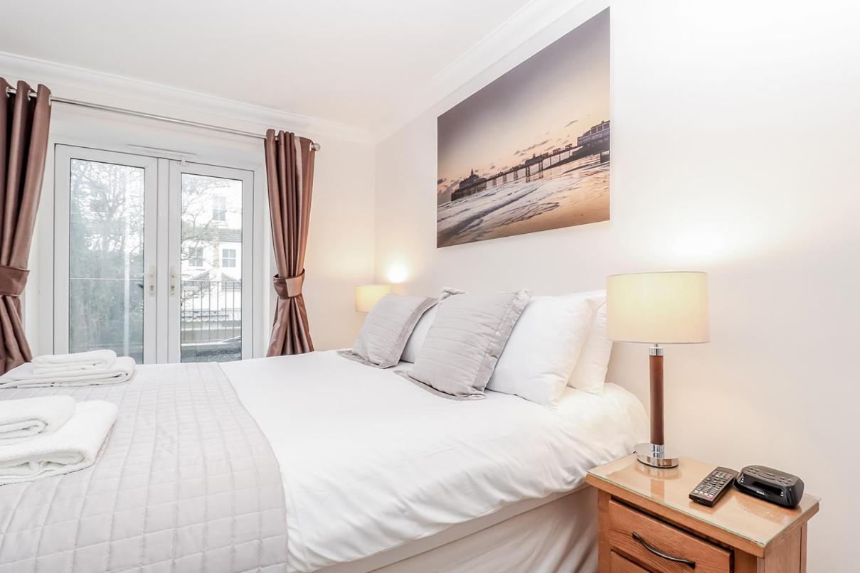 3 Queens Gardens Sea View Apartment Eastbourne Luaran gambar